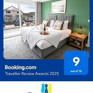 Bournecoast - Stylish Flat With Balcony - Sea Glimpses - 10 Min Walk To - Parking - Wifi - Fm8406 Bournemouth